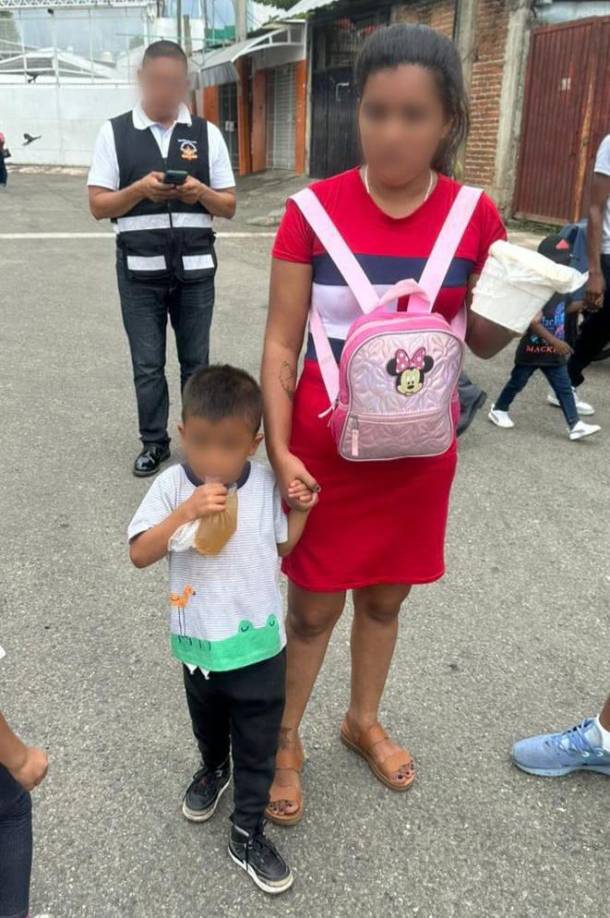 Afortunadamente, horas más tarde se pudo encontrar a la madre del pequeño, quien se mostró preocupada y dijo que el niño se le extravió cuando ella realizaba un trámite migratorio.