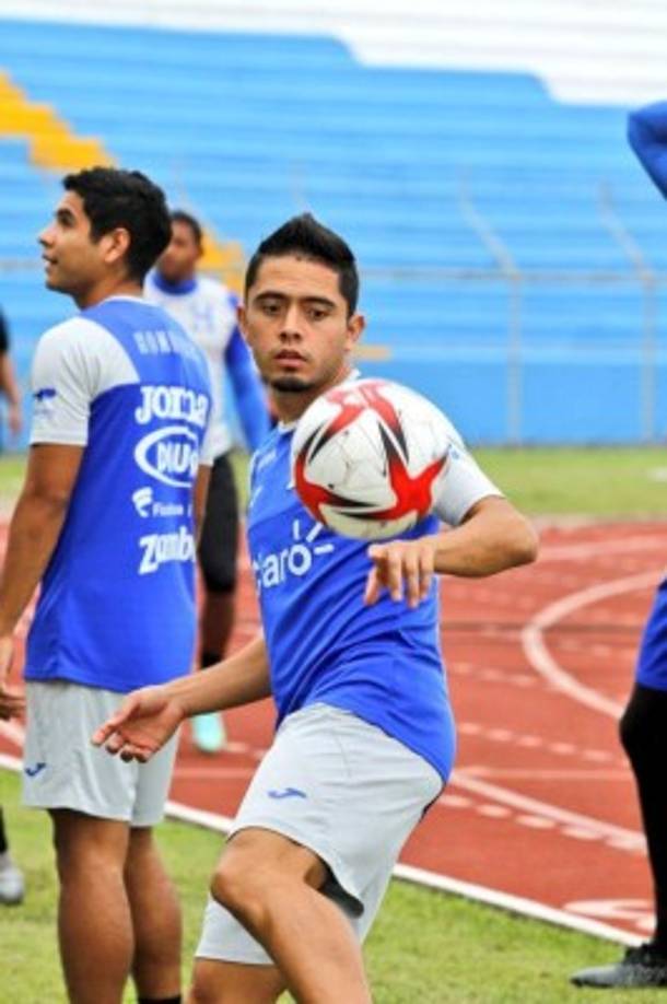 Diego Rodríguez: Lateral por la banda izquierda.