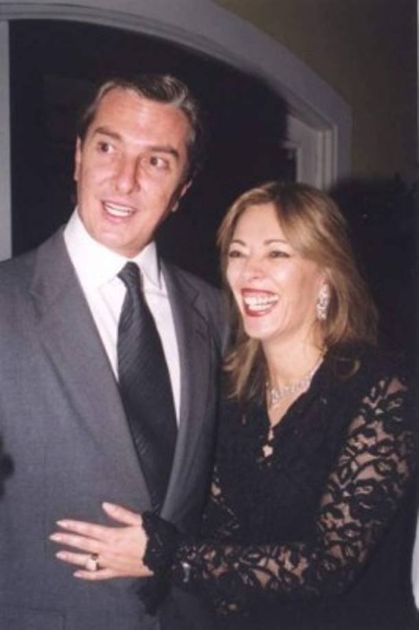 La ex primera dama brasileña Rosane Collor, ahora ex esposa del destituido mandatario Fernando Collor, respondió ante la justicia acusada de haber desviado dinero en provecho de sus familiares cuando presidía la principal institución de beneficencia del país, la oficial Legión Brasileña de Caridad.