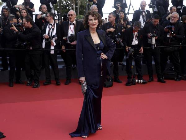 La modelo y actriz canadiense Dayle Haddon posa en el 77º Festival de Cine de Cannes, en Francia, el 24 de mayo de 2024.