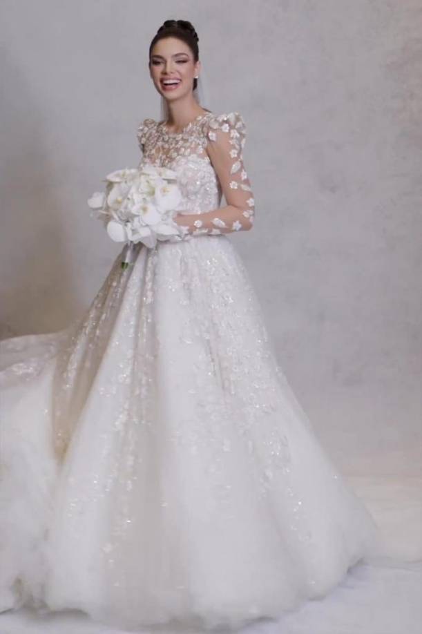 Para el día más importante de sus vidas, la modelo paraguaya lució un vestido de novia de Galia Lahav y el intérprete de “Vivir Mi Vida” optó por un traje de Christian Dior. Cortesía: Hola.