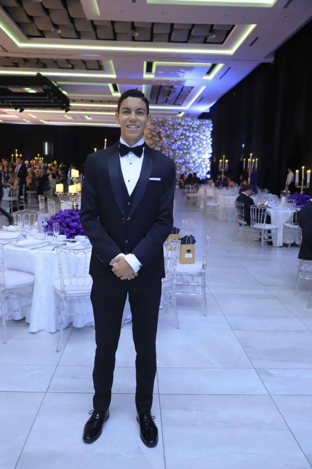 Seniors del Instituto Bilingüe Freedom festejan su fiesta de graduación