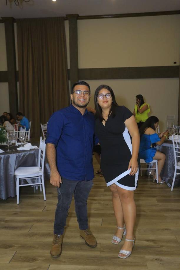 Josué Cárcamo y Angie Mata