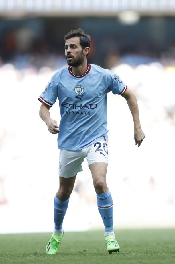 En el Manchester City han comunicado que finalmente el portugués Bernardo Silva se queda con ellos y de esta manera le cierran las puertas al FC Barcelona, club que deseaba fichar al centrocampista.