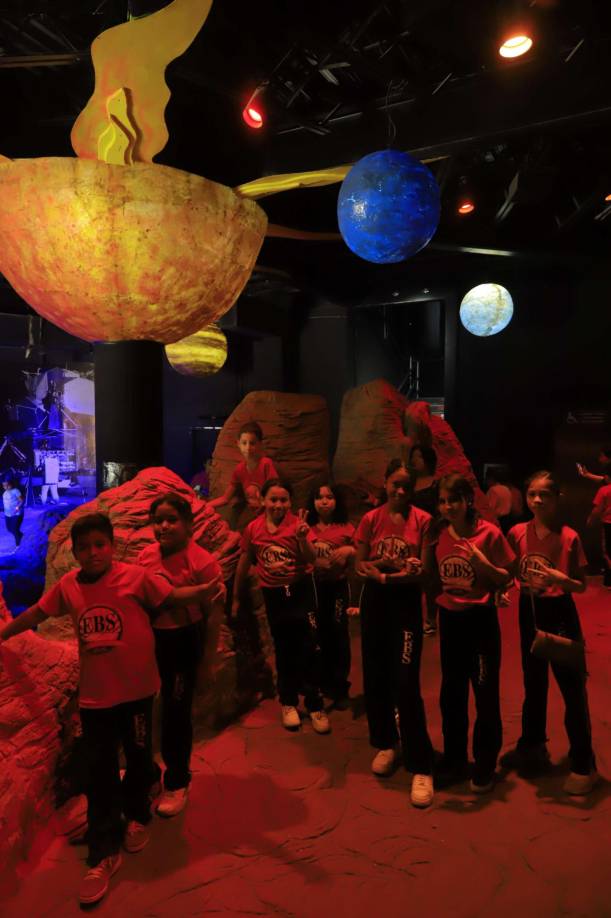 Superficie de Marte: Réplica de la superficie de Marte, con información proporcionada por el robot Opportunity, el primero en visitar el planeta.