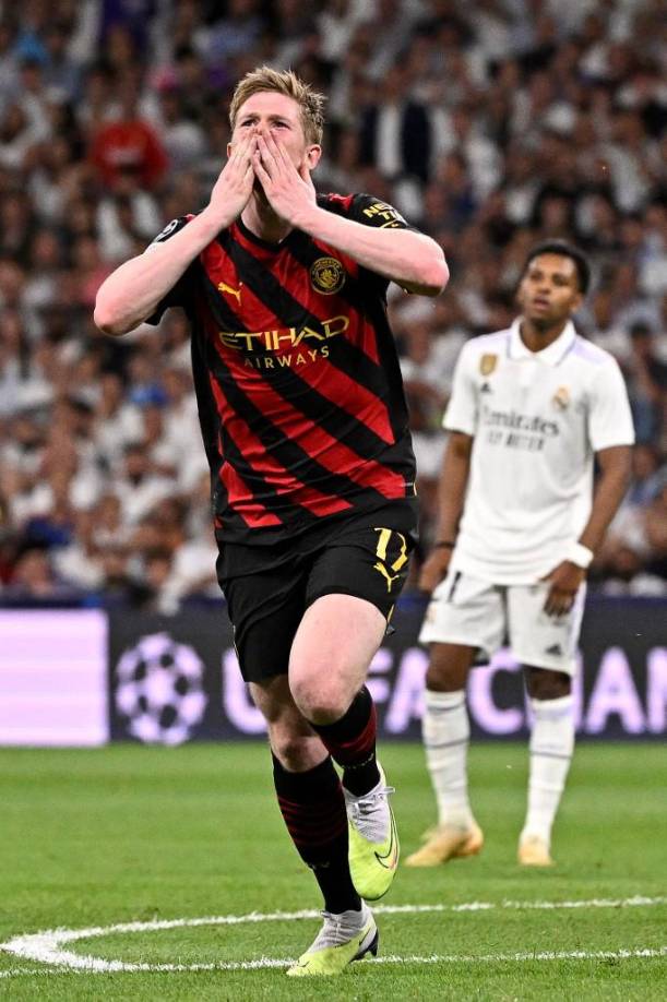 Kevin De Bruyne apareció para soltar un gran disparo desde de la frontal que se coló pegado al palo derecho de Courtois (67).