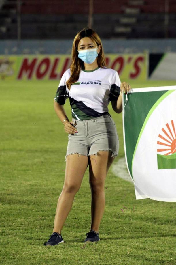 En el estadio Ceibeño durante el juego Victoria-Honduras Progreso se presentarios varias edecanes de los patrocinadores del Home Club.