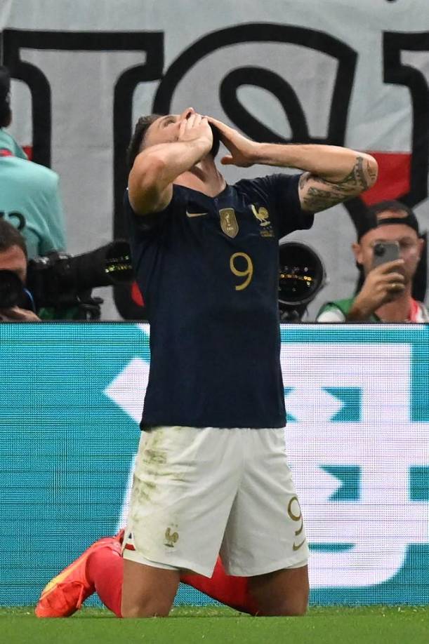 Oliver Giroud se encargó de marcar el primer gol y no pudo contener la emoción.