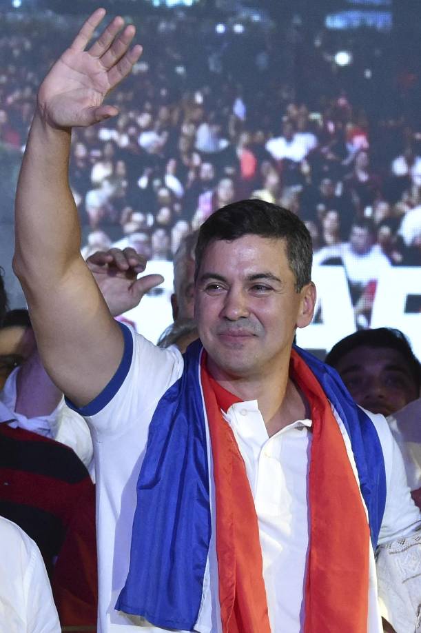 Aunque durante la campaña no presentó un programa de gobierno, una de sus principales promesas fue la creación de 500.000 empleos.