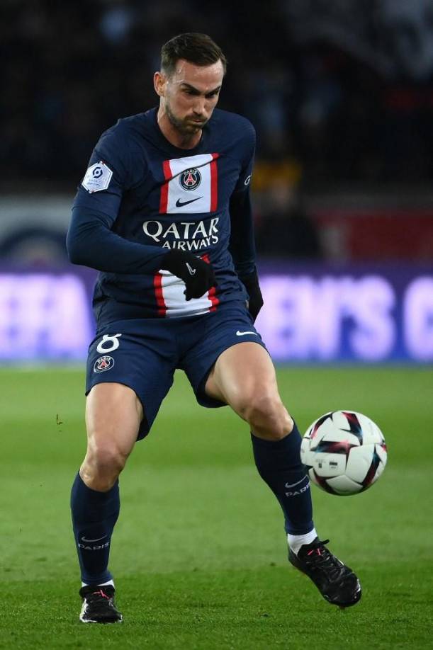 Fabián Ruiz: Estaría ocupando el puesto de Neymar ya que el brasileño se pierde el juego por lesión.