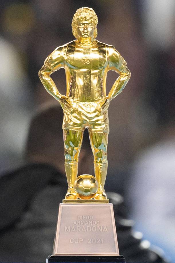 Así es el trofeo de la Copa Maradona, con la imagen de Diego.