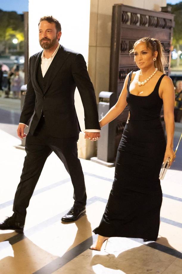 Algunos paparazzis comprobaron que la estrella de Batman estaba viviendo en una mansión rentada, por 100 mil dólares al mes.