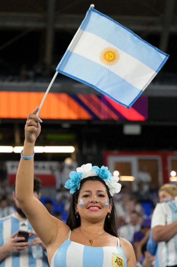 Las chicas de Argentina cautivaron en las graderías.