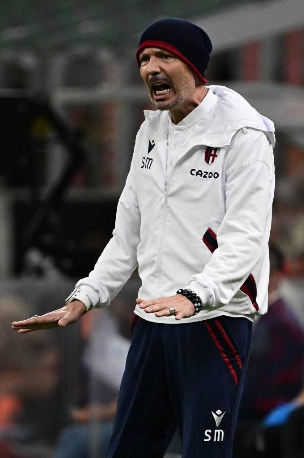 <b>Como entrenador dirigió </b>a Bolonia (2008-09 y 2019-22), Catania (2009-10), Fiorentina (2010-11), Serbia (2012-13), Sampdoria (2013-15), Milan (2015-16), Torino (2016-18) y Sporting CP (2018).
