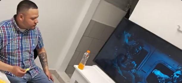 Bukele desmiente torturas a Ábrego García y divulga imágenes de su reclusión