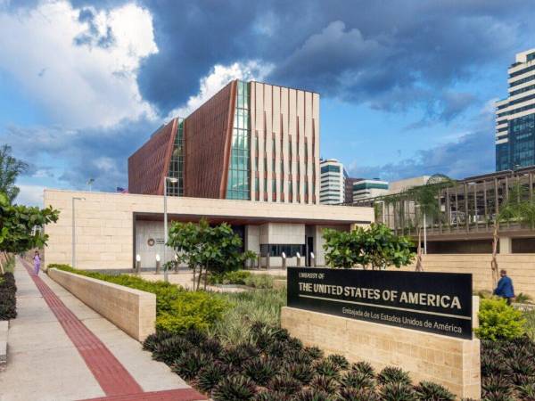 Edificio de la embajada estadounidense en Tegucigalpa.
