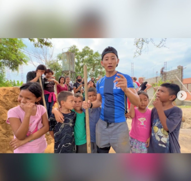Motivado por sonrisas: Shin Fujiyama construye escuelas en Honduras