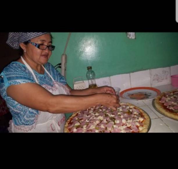 Nomino a mi madre Mirna Isabel Castro Lanza su emprendimiento 'Repostería La Rosa' De Mirna Castro una mujer trabajadora, un ejemplo para sus hijas<br/><br/>