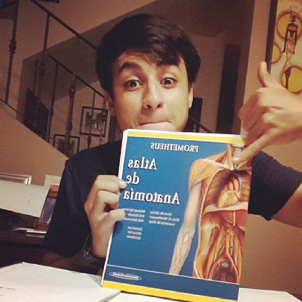 Joven médico urge de cirugía  para vencer el cáncer y apelan a solidaridad de hondureños