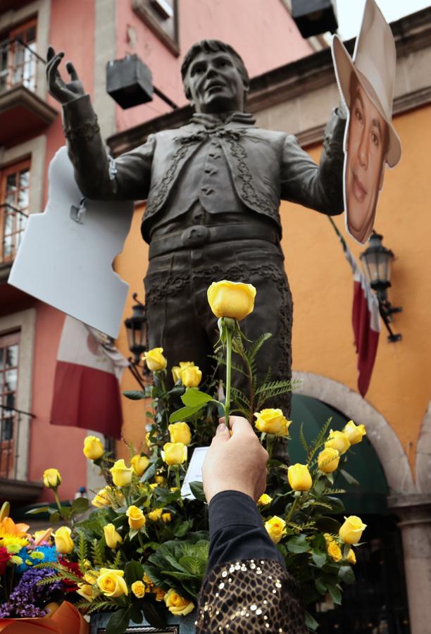 México vuelve a cantarle a Juan Gabriel 10 años después de su muerte