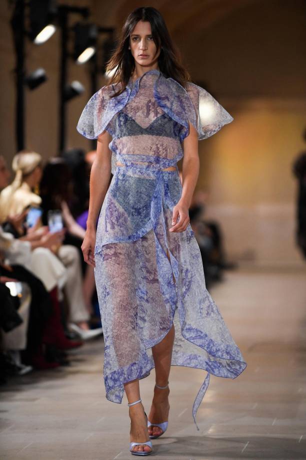 Para una fiesta playera, conjuntos de salidas de baño transparentes.