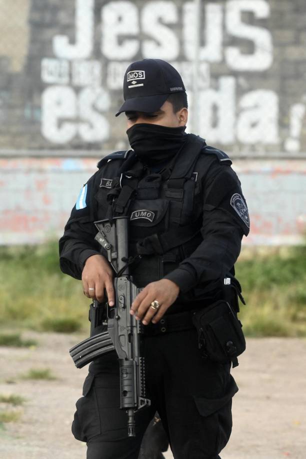 Uno de los pobladores, que prefirió omitir su identidad por seguridad, comentó que “los pandilleros llegaron la mañana de ayer y dispararon sus armas como una advertencia de que si no nos salíamos de las viviendas llegarían a cometer atentados criminales”. 