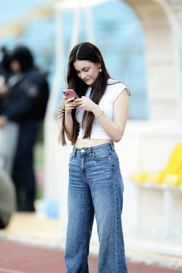 Esta linda joven cautivó en el estadio Olímpico durante el clásico Real España-Motagua.
