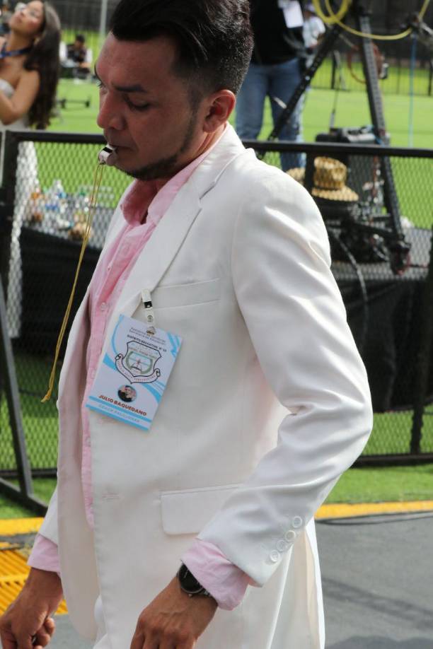 Abordado por periodistas, comentó que la preparación de las chicas llevó alrededor de dos meses. 