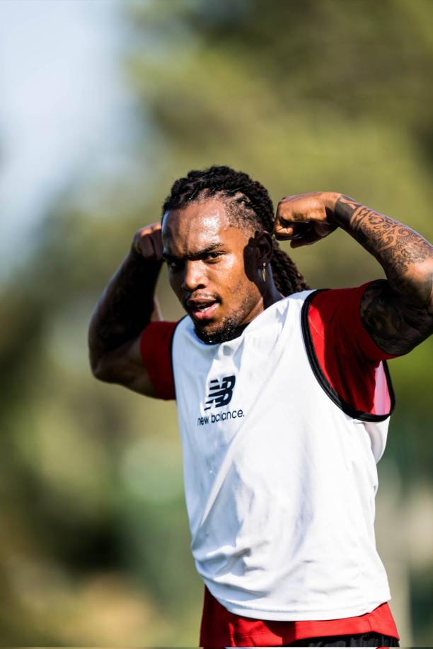  Según Fabrizio Romano, la Roma pregunta al PSG por Renato Sanches, quien en estos momentos se encuentra en la gira de Asia con el PSG.