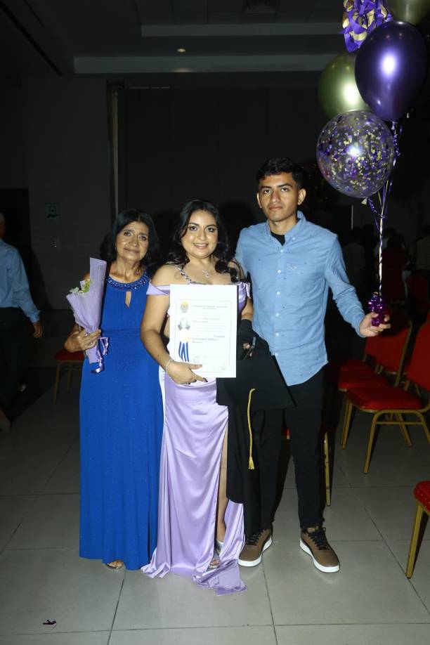 Marta Lidia Cardoza, Estefany Valle y Pablo Valle