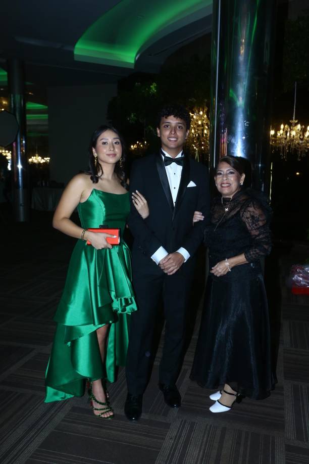 Sofía Martínez, Aaron Cerrato y Claudia Chinchilla