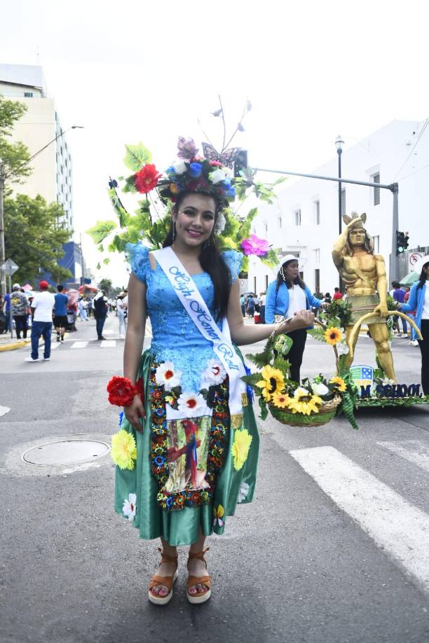 ¡Civismo, alegría y belleza! Las mejores postales de desfiles en SPS