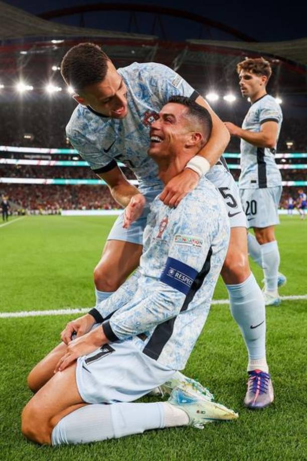 Cristiano Ronaldo se fue a una esquina a festejar y no podía creer que por fin lo logró. 