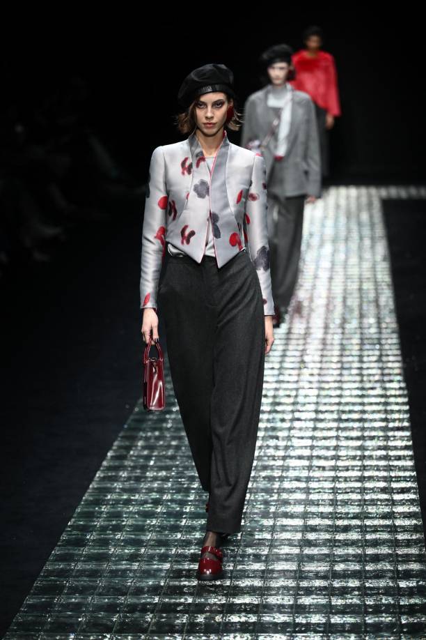 Esta tendencia permite explorar con creatividad el combinar diversas piezas entre si como ser los sacos estilo boleros con pantalones.