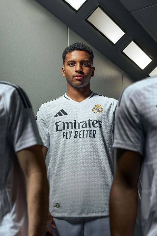 Rodrygo Goes es otro de los futbolistas que confirmó que seguirá en el Real Madrid la próxima temporada. Así luce la nueva camiseta el brasileño.