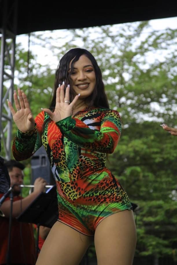 Los presentes disfrutaron de buena música y, además, a las 12:00 del mediodía se presentó el grupo Silver Star.