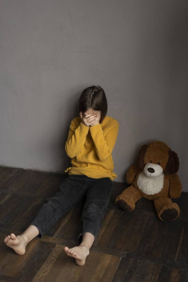 Los niños y adolescentes intentan hacerse daño a ellos mismos por una variedad de motivos, advirtió Elizabeth Bailey, directora de servicios clínicos del Programa Intensivo 3East Boys del Hospital McLean, en Boston.”Puede servir a los individuos para autorregular o controlar unas emociones abrumadoras, escapar de los sentimientos de estar insensibles o vacíos, o castigarse a sí mismos, y también sirve como una forma de comunicar silenciosamente a los demás que uno está sufriendo”, señaló Bailey, que no participó en el estudio.