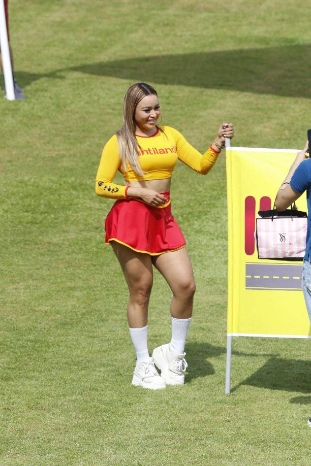 Las bellas chicas de las marcas también engalanaron en la previa del partido de Liga Nacional.