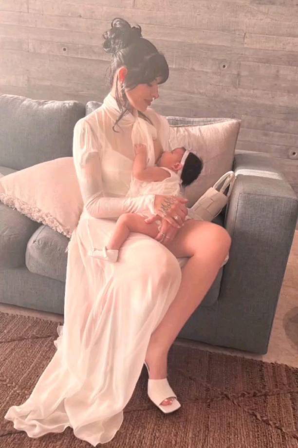 Cazzu constantemente comparte el día a día con su pequeña, demuestra que intenta ser feliz para darle una vida de calidad a su hija pese a las adversidades a las que se ha enfrentado. 