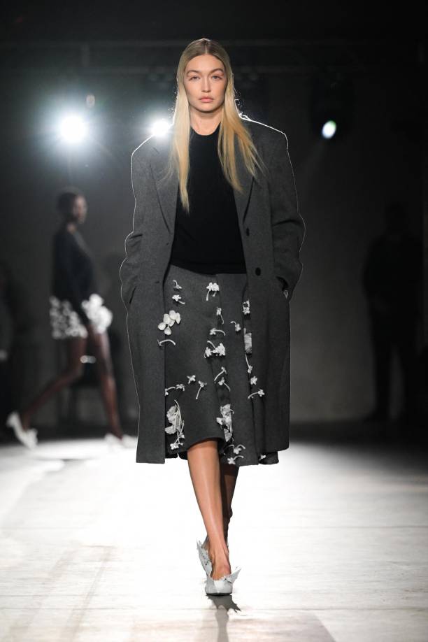 La modelo estadounidense Gigi Hadid también desfiló para Prada.