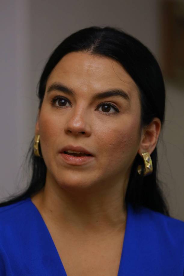 Posteriormente compró un taxi y desde Choloma se trasladó hacia San Pedro Sula, donde se enamoró de los buses. 