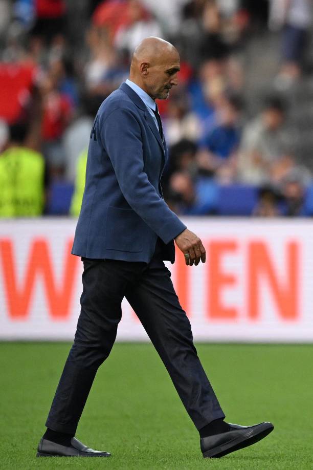 ¡El culpable! El seleccionador de Italia, Luciano Spalletti, dijo sentirse “responsable” de la eliminación en octavos de final de la Eurocopa-2024, a la vez que deseó ser mantenido en el puesto para aprender a “conocer mejor” a los jugadores.