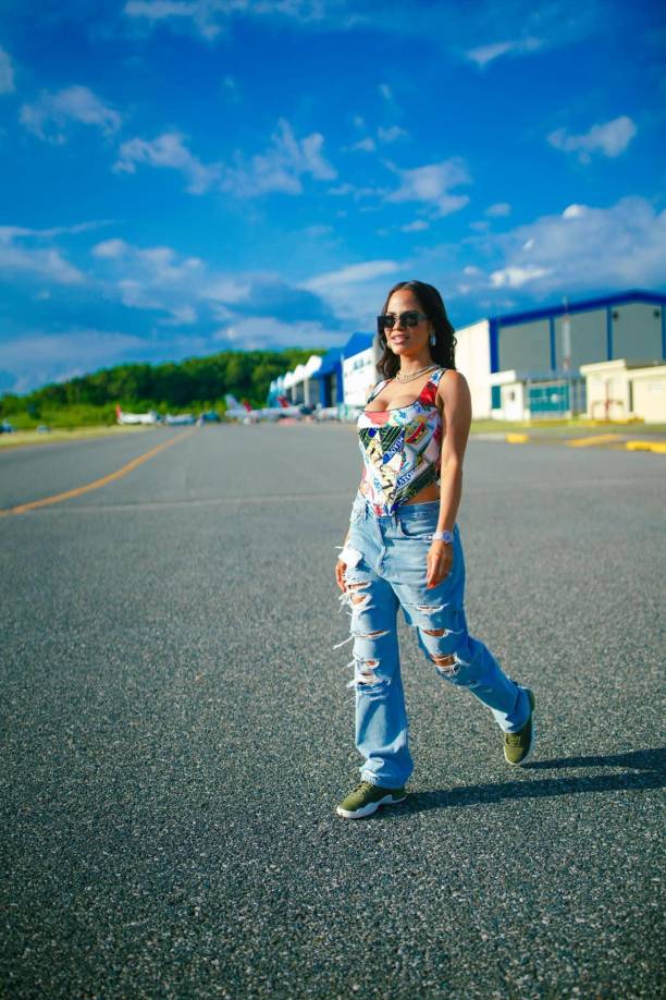 La artista de “Sin pijama” aseguró que en esta etapa de su vida ha tenido que dar “una milla más” en su trabajo, al diversificarse como emprendedora, cantante, creadora y ahora también madre.