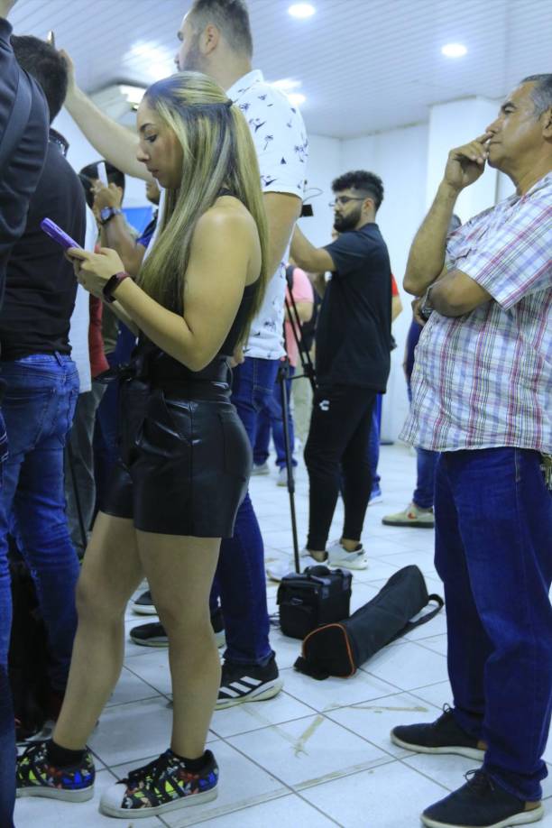 La reportera mexicana Mafer Alonso de TUDN fue otra de las chicas que se robó las miradas en la rueda de prensa del Atlas.