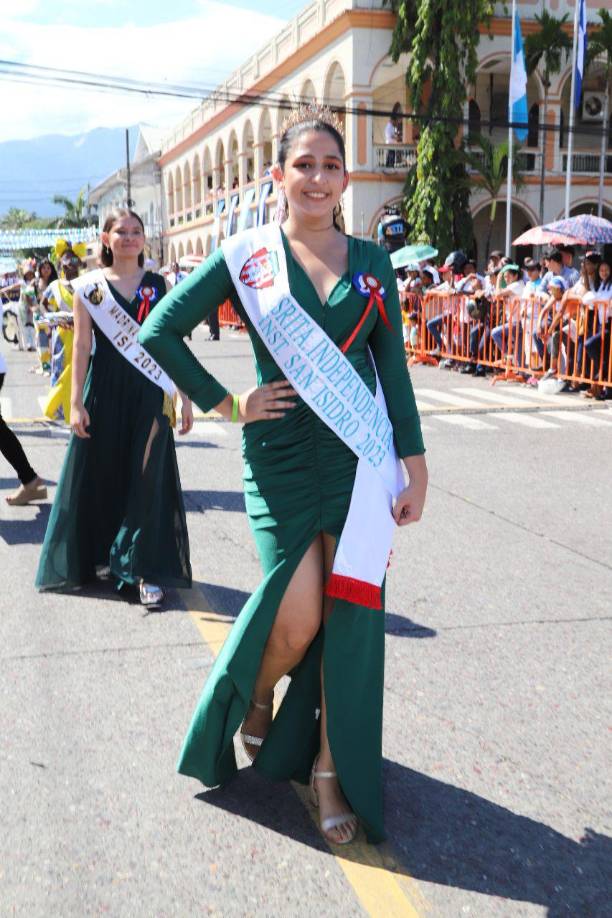Fervor y amor patrio en los desfiles de La Ceiba