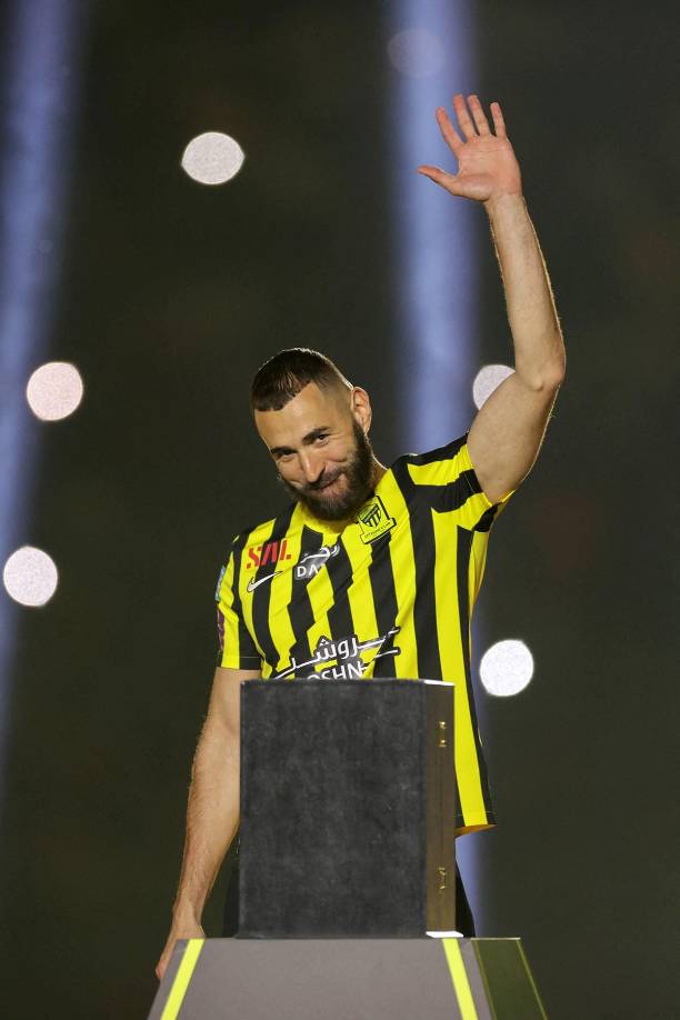 Benzema sorprendió a todos los presentes con lo que tenía en esa caja negra.