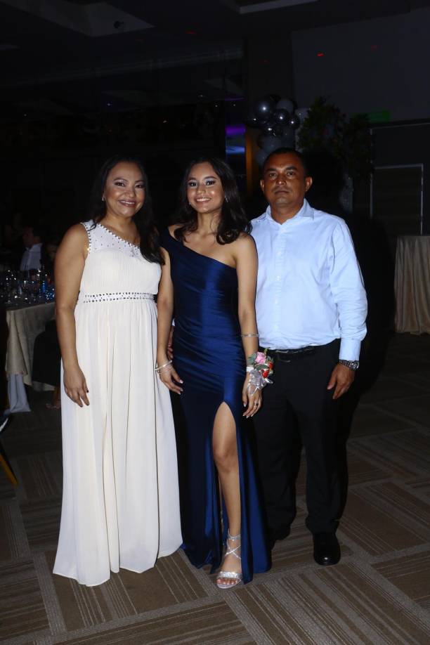 Xiomara Vindel, Andrea Rodas y Heber Rodas