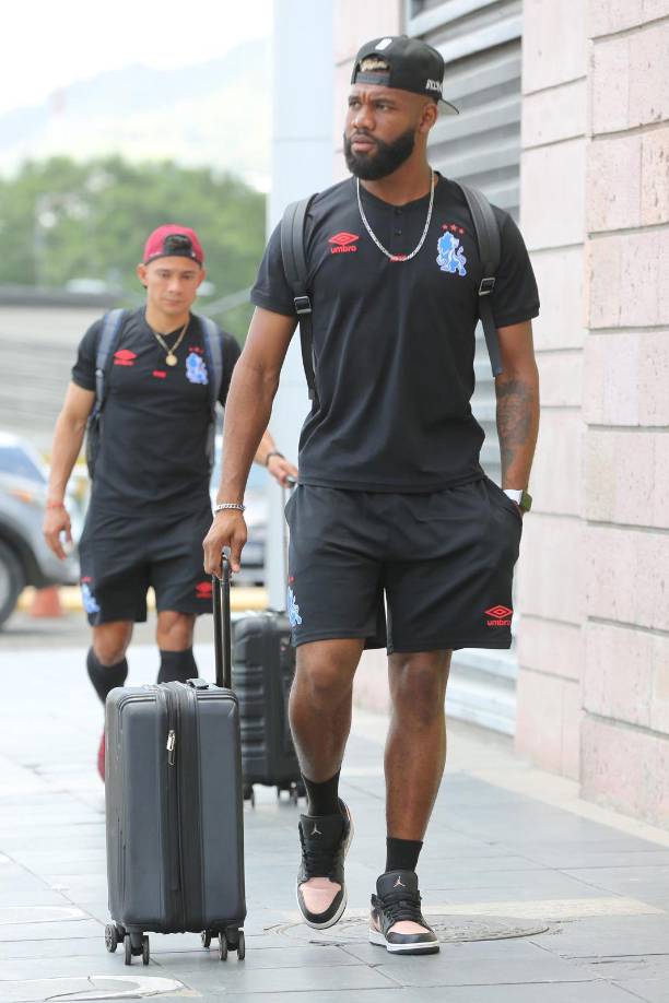 ¡Con todo el estilo! Jorge Benguché listo para viajar a tierras salvadoreñas y con toda la ilusión.