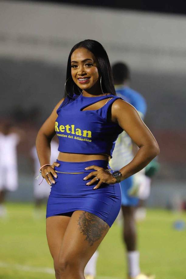 Sin duda, las chicas engalanaron en la previa del partido entre el Victoria y Real España.