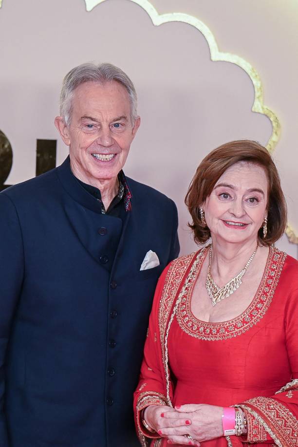 El ex primer ministro británico Tony Blair con su esposa Cherie Blair.